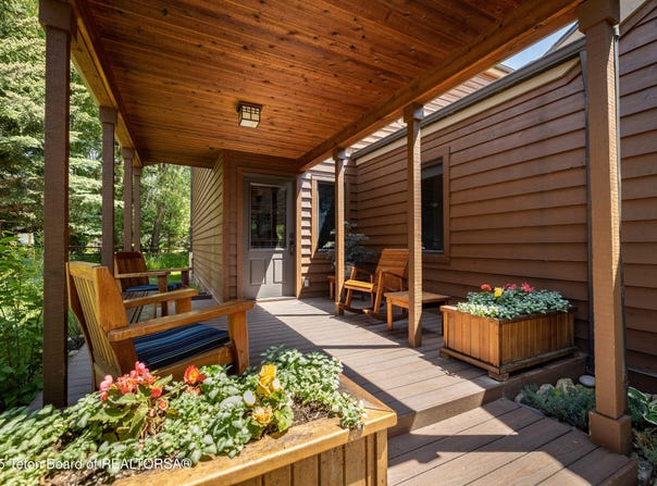 450 E SAGEBRUSH Drive, Jackson, WY 83001