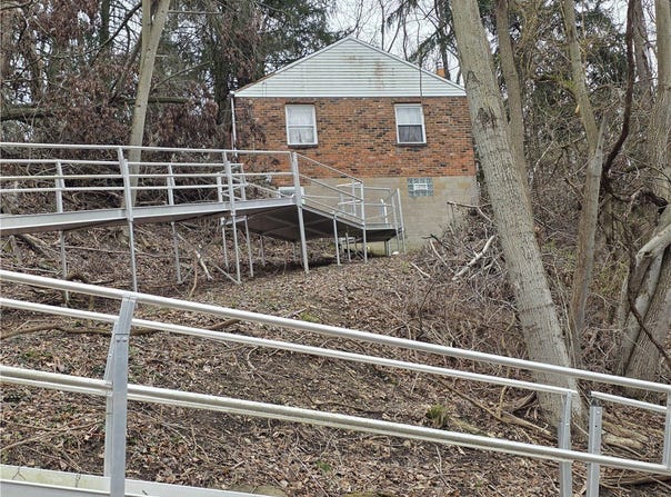809 Hillgrove, Beechview, PA 15216