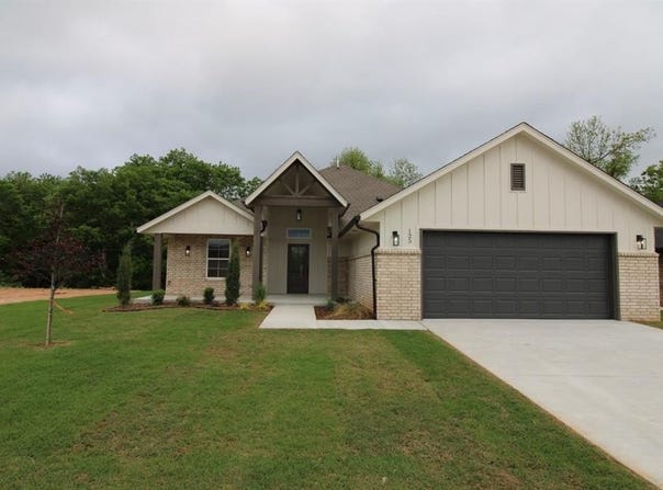 125 Firethorn Way, Noble, OK 73068