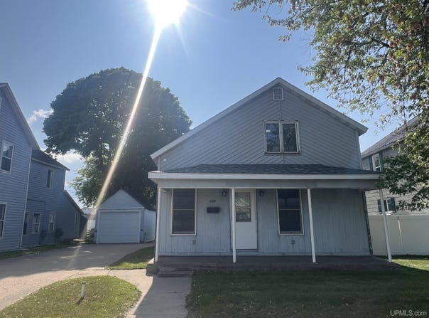 209 N 10th, Escanaba, MI 49829