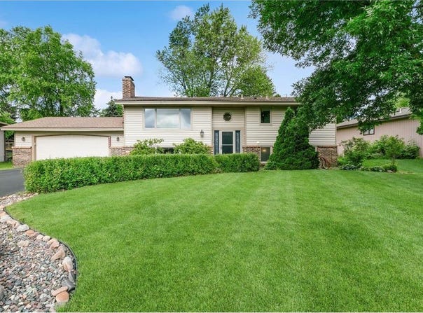 6449 Zealand Avenue N, Brooklyn Park, MN 55428