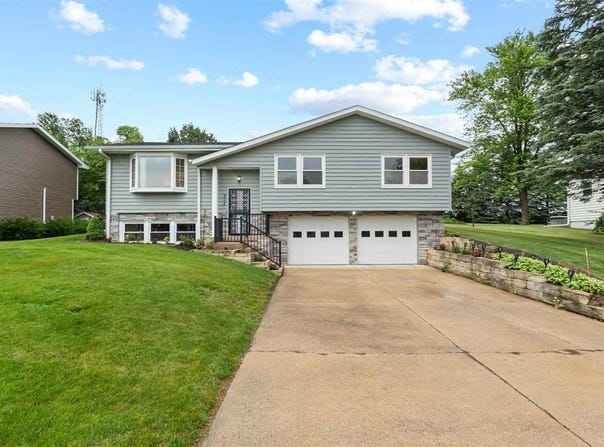 405 Hampton Drive, Williamsburg, IA 52361