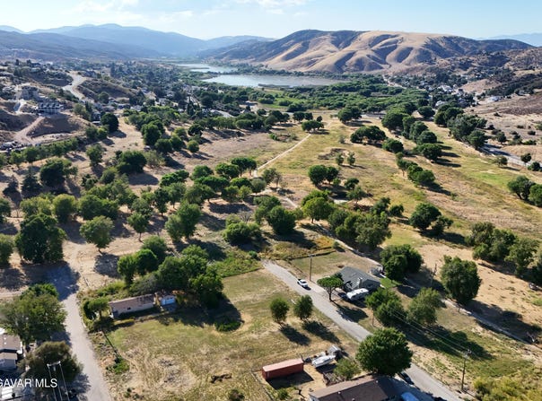 Ashtree Drive, Lake Hughes, CA 93532