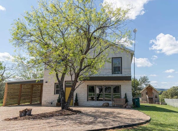 6810 River Oaks Dr, Kingsland, TX 78639