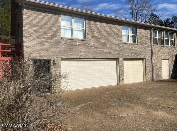 335 Pine Haven Road, Lexington, TN 38351