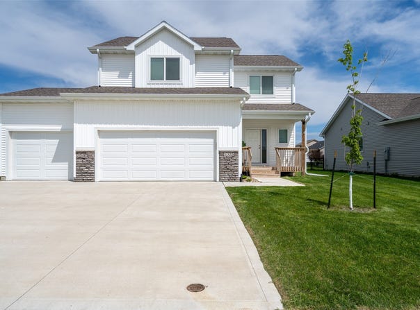 1025 Gray Avenue, Waukee, IA 50263