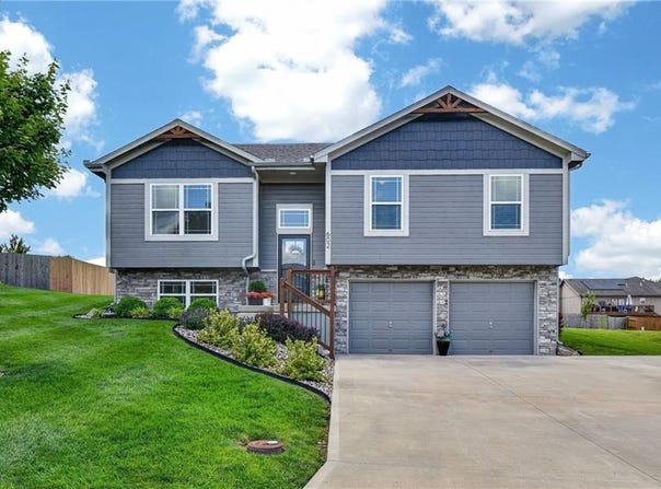 602 Wright Street, Pleasant Hill, MO 64080