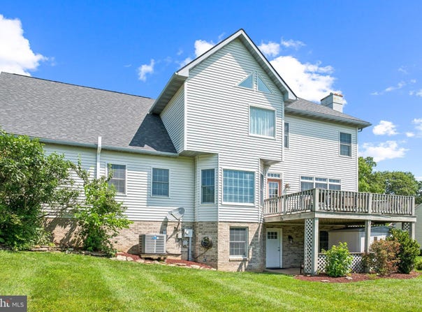 1012 WOODRIDGE ROAD, RED LION, PA 17356