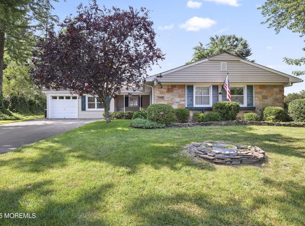 47 Fayette Lane, Aberdeen, NJ 07747