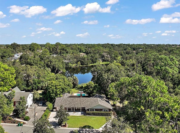 705 SUMMIT COURT, MOUNT DORA, FL 32757