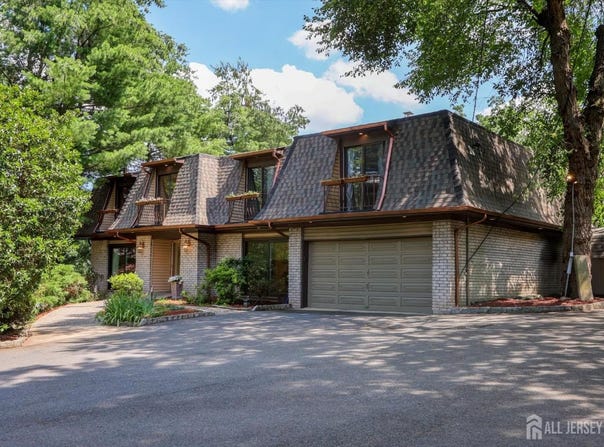 403 New Dover Road, Colonia, NJ 07067