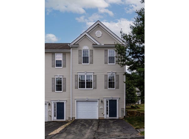 61 Tulip Cir, Grafton, MA 01560