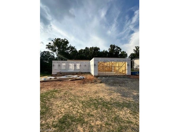 129 Legacy Lane, Eden, NC 27288