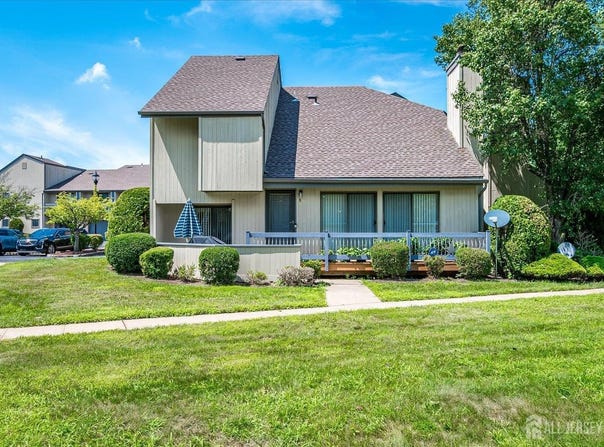 8 Spencer Street, Franklin, NJ 08873