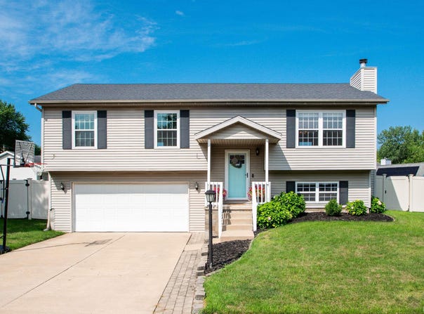 10311 N CHURCHILL Drive, Peoria, IL 61615