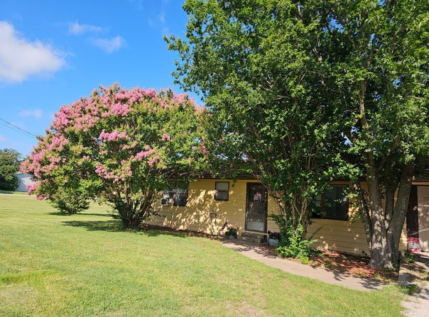 140 S Comanche Drive, De Leon, TX 76444