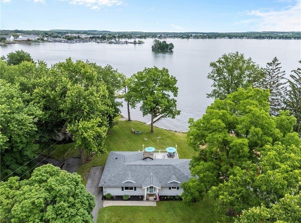 4969 Walnut Cove Drive, Canandaigua Town, NY 14424
