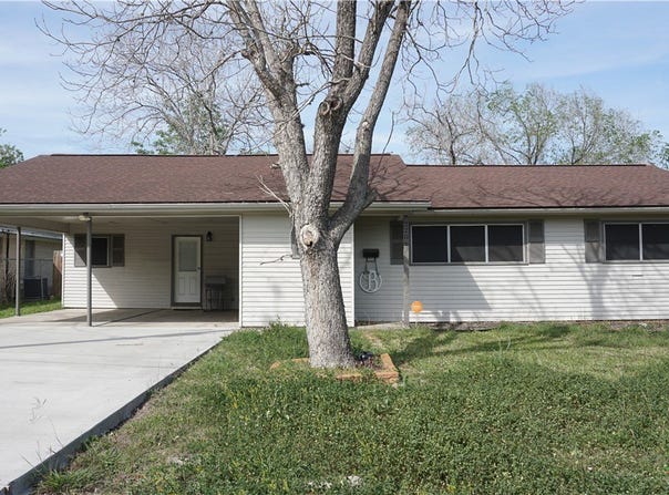 2206 E Stayton Avenue, Victoria, TX 77901