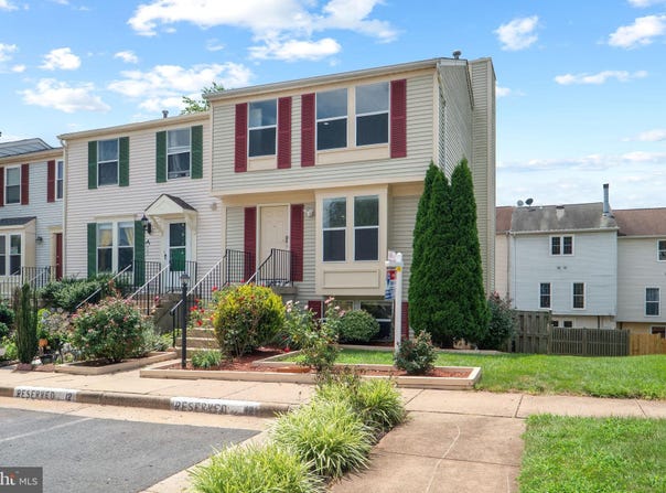 9023 NEW BRITAIN CIRCLE, MANASSAS, VA 20110