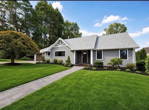 61 Applegate Road, Cranston, RI 02920
