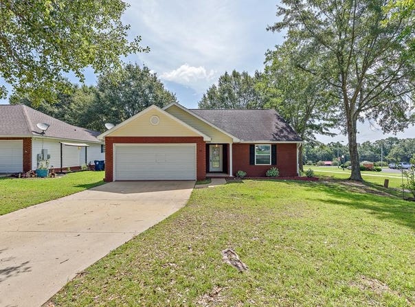 14 Miller St, Cowarts, AL 36321