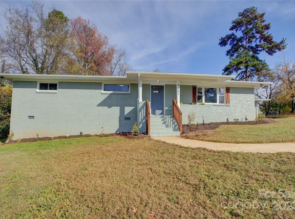 8607 Larchmont Circle, Charlotte, NC 28214