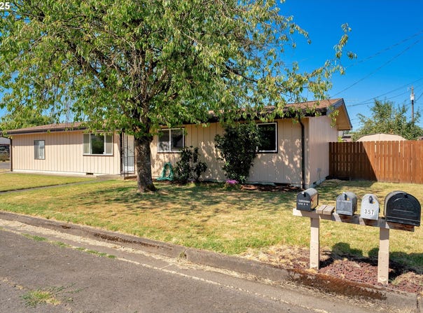570 S 4TH ST, Harrisburg, OR 97446