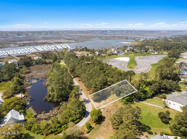 1 Barnes Bluff Drive Drive SE, Southport, NC 28461
