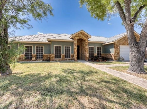 206 S Sixth Street, Woodsboro, TX 78393