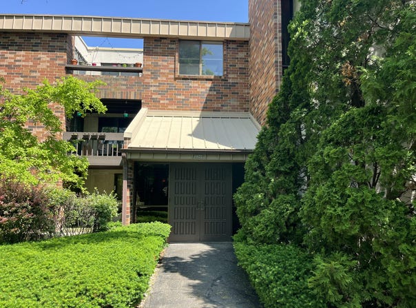 2200 W Good Hope Rd, Glendale, WI 53209