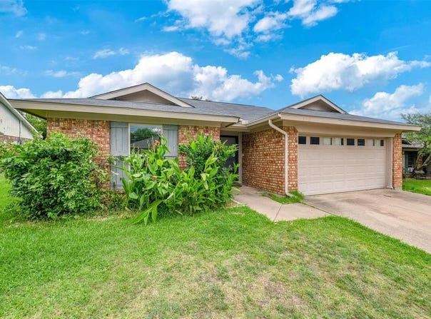 8212 April Lane, Watauga, TX 76148