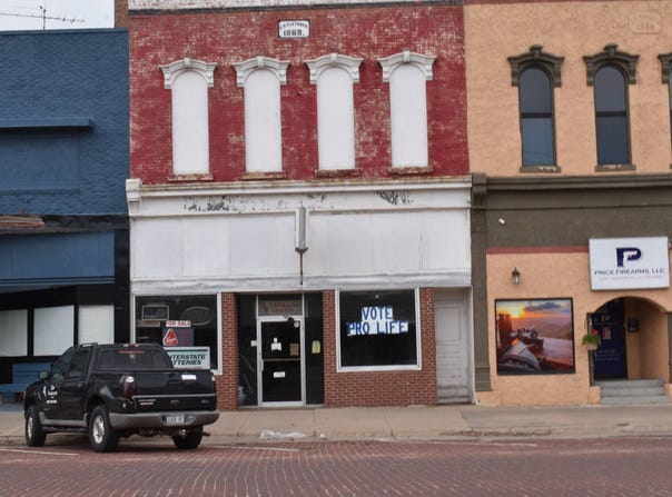415 Lincoln Ave., Hebron, NE 68370