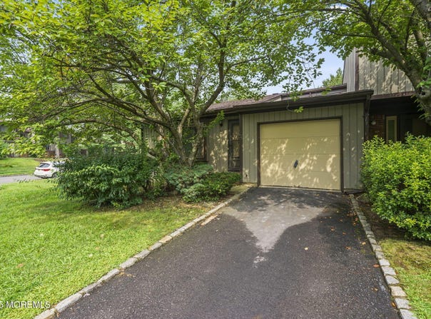 65 Laurie Court, Matawan, NJ 07747