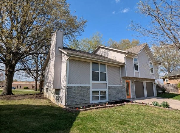 1900 SE 6TH Terrace, Lee's Summit, MO 64063