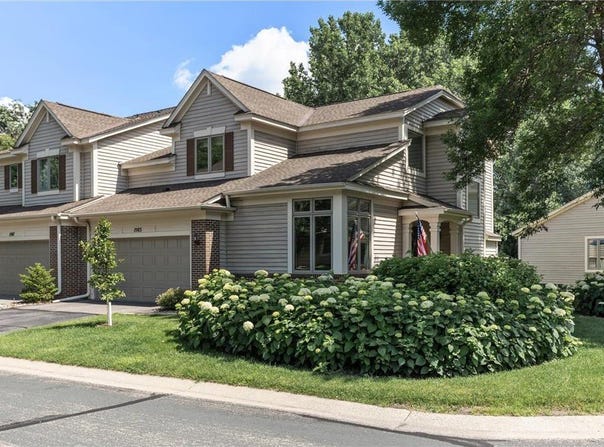 1503 Summit Shores W, Burnsville, MN 55306