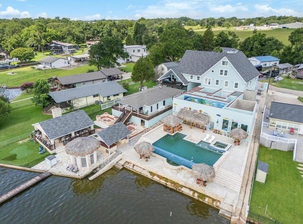 220 Pin Oak, Mabank, TX 75156
