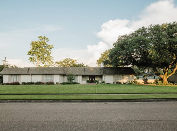 902  Robert E Lee, Greenwood, MS 38930