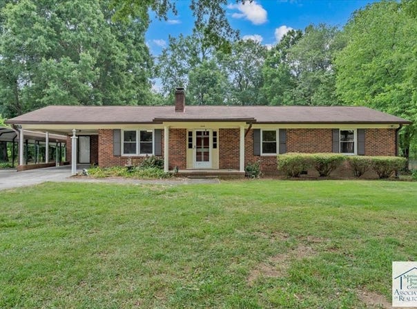 132 Cedarwood Dr, Eden, NC 27288