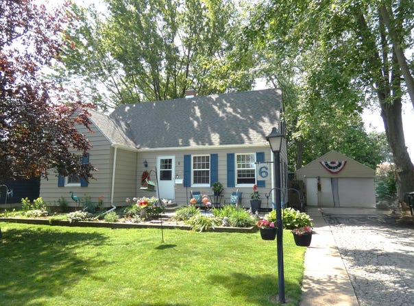 6 Poplar Street, Three Oaks, MI 49128