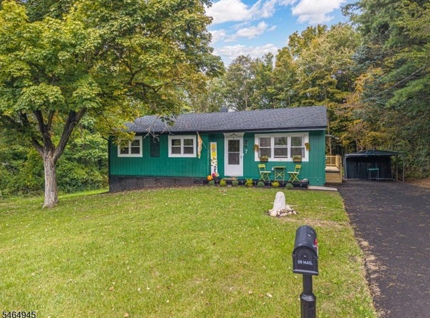 7 Fox Hill Dr, Franklin Boro, NJ 07416-1801