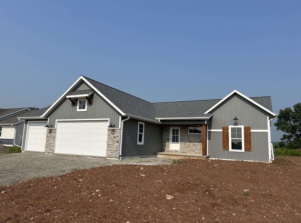 1747 LEGACY Lane, NEENAH, WI 54956