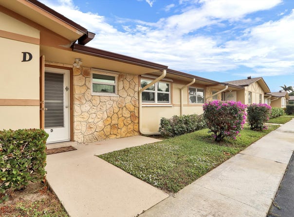 2852 W Crosley Drive W, West Palm Beach, FL 33415