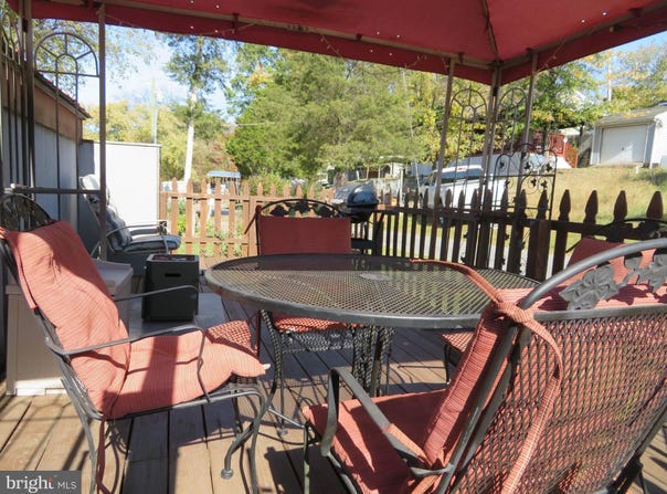 41-3 HOT DOG ROAD, FALLING WATERS, WV 25419
