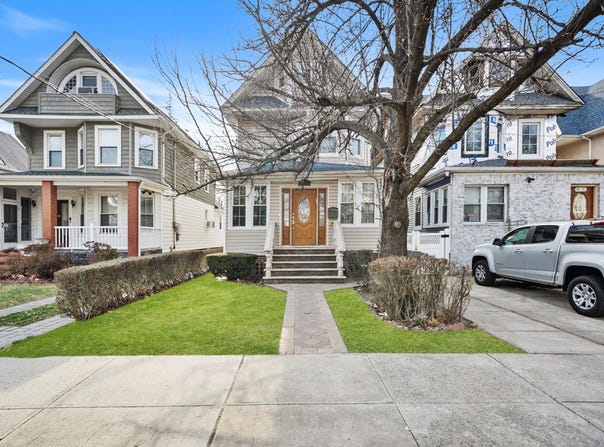 8534 108th Street, Richmond Hill, NY 11418