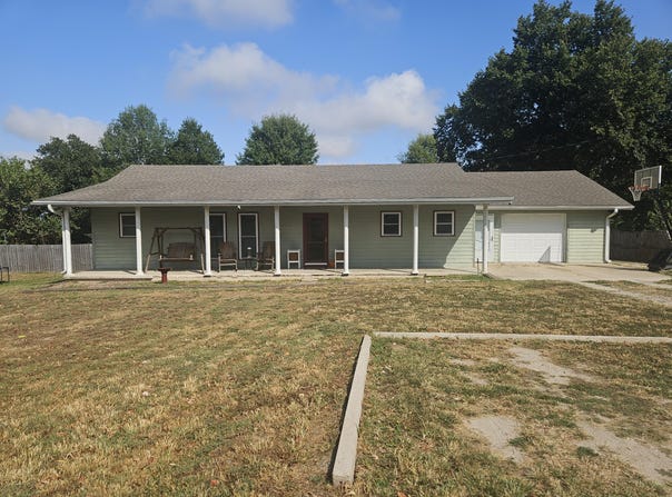 999 E Sunshine Drive, Mountain Grove, MO 65711