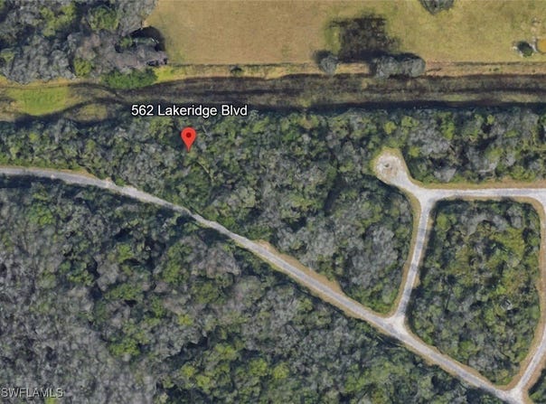 562 Lakeridge Boulevard, Lehigh Acres, FL 33972