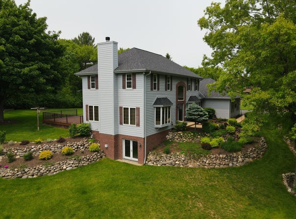 936 Broken Bow Ct, Delafield, WI 53018