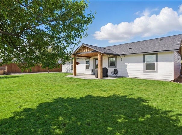 322 Bluegrass Drive, Culver, OR 97734