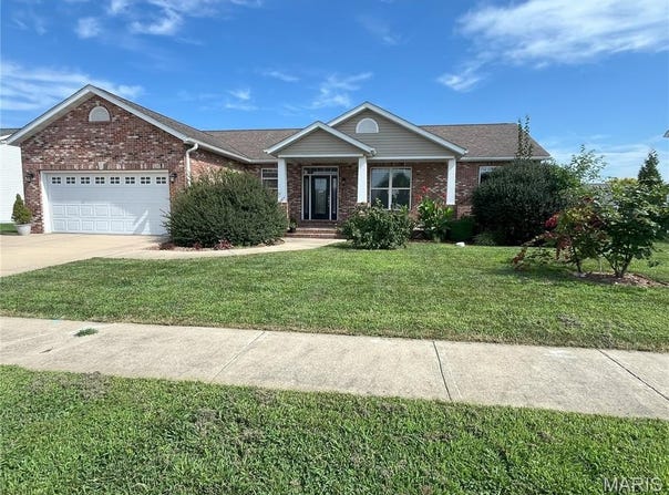 204 Gabrielle Circle, Bethalto, IL 62010