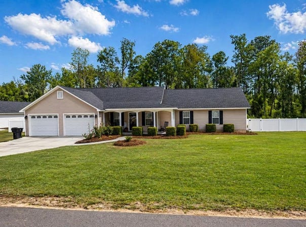 327 Edgewood Cir, Douglas, GA 31533